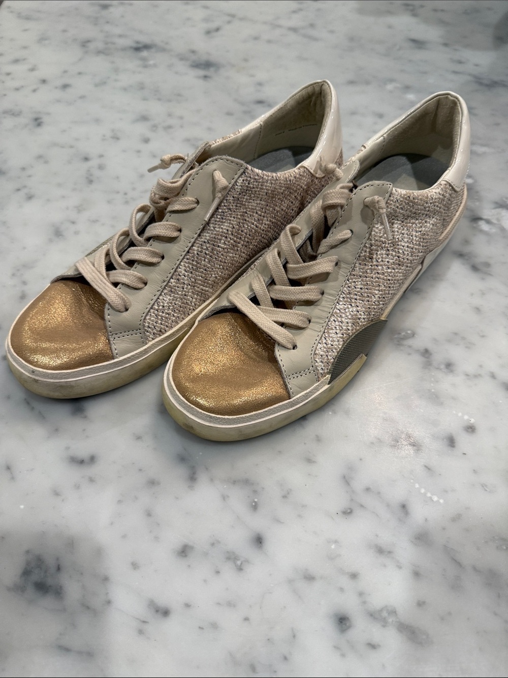 Casual Metallic Toe Low-Top Sneakers - Cream/Gold